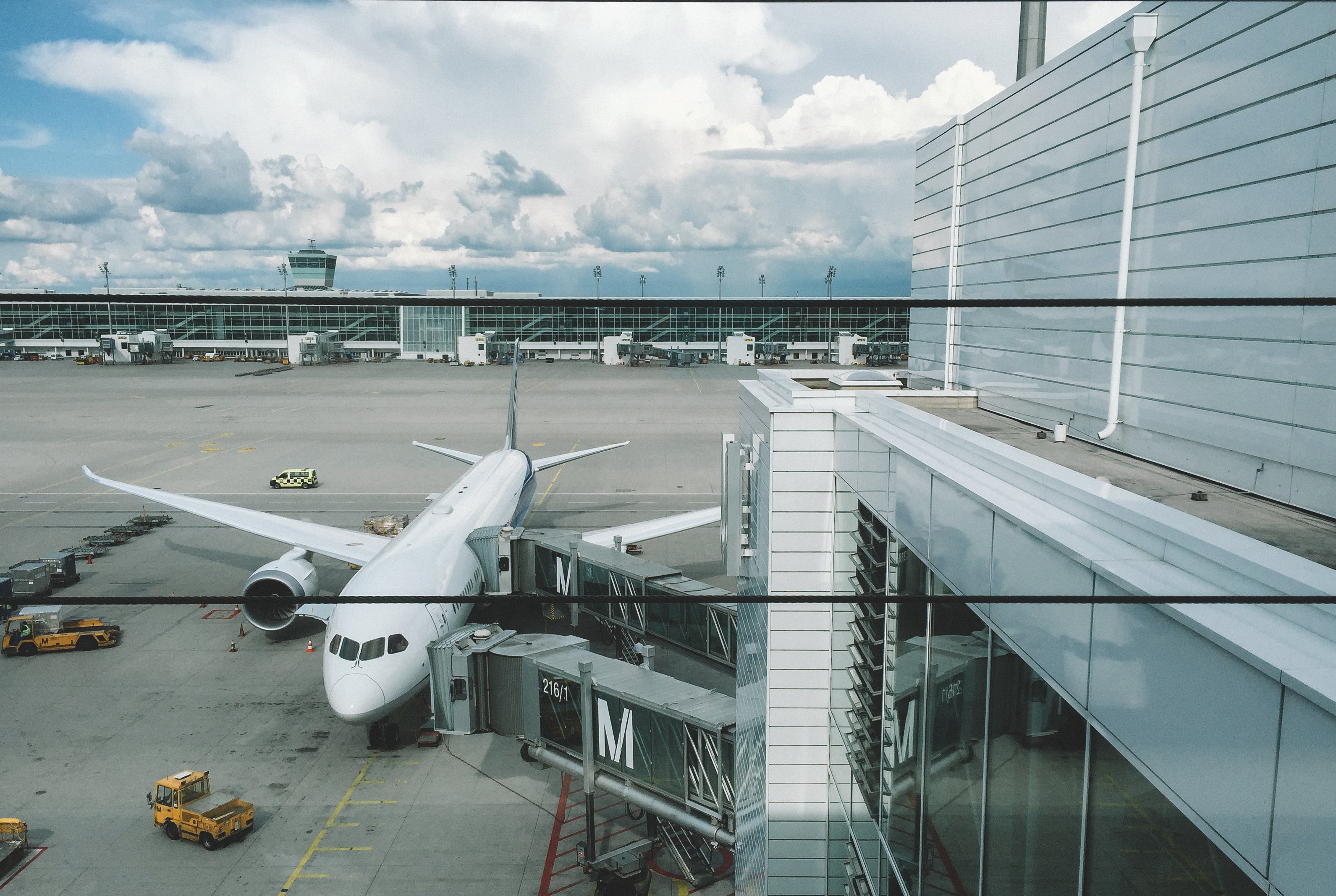 Avión en aeropuerto